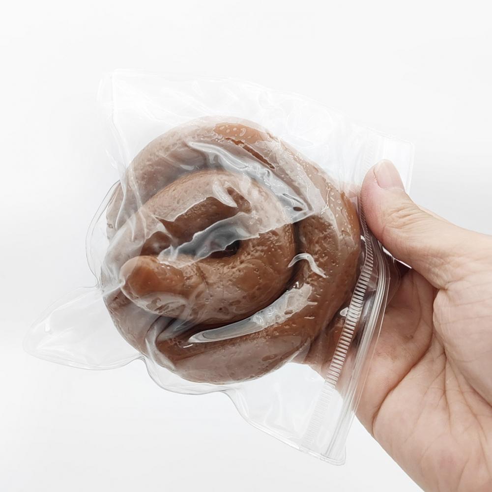 Fake Poop Gag Gift - 柔らかい素材で作られた、おもちゃのうんち。ストレス解消に役立つ、握って遊べるおもちゃ。伸縮性があり、面白いおもちゃとして、また、ちょっとしたいたずらグッズとしても、不安やストレスを解消するのに最適。